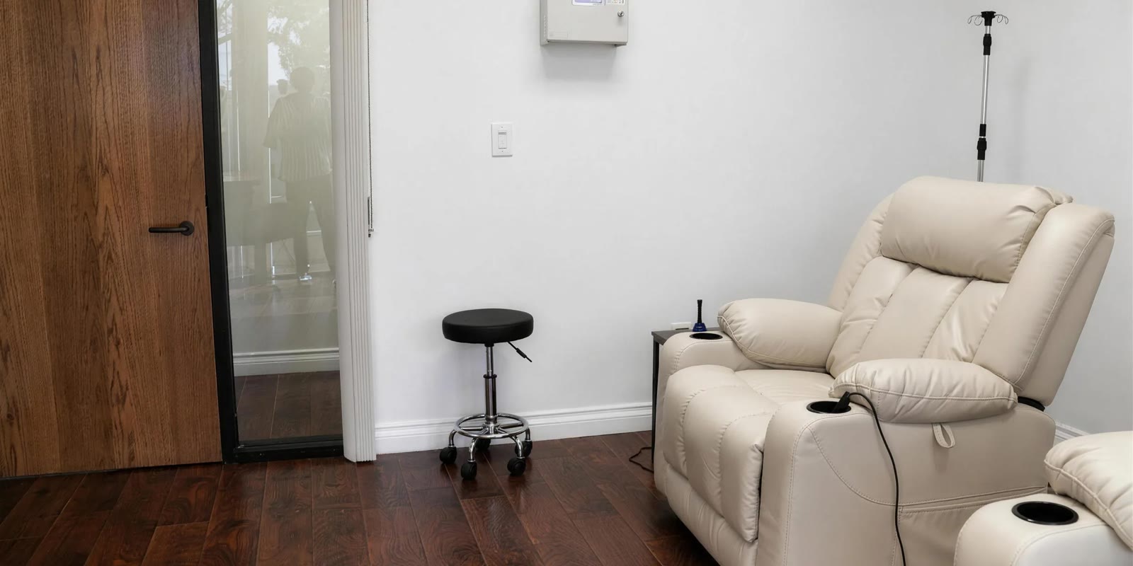 A private ClinIVoy infusion suite in Newport Beach, photographed for the IVIG landing page